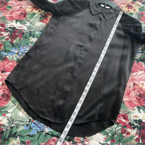Equipment Femme Iridescent Black 100% Silk Lace Sleeves Minimalist Goth Blouse - Picture 12 of 15
